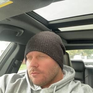 Meet your Posher, Derek